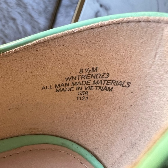 Nine West Trendz Pointed Toe Pump Heels Women's Neon Pistachio Color - Size 8.5 - Picture 14 of 15